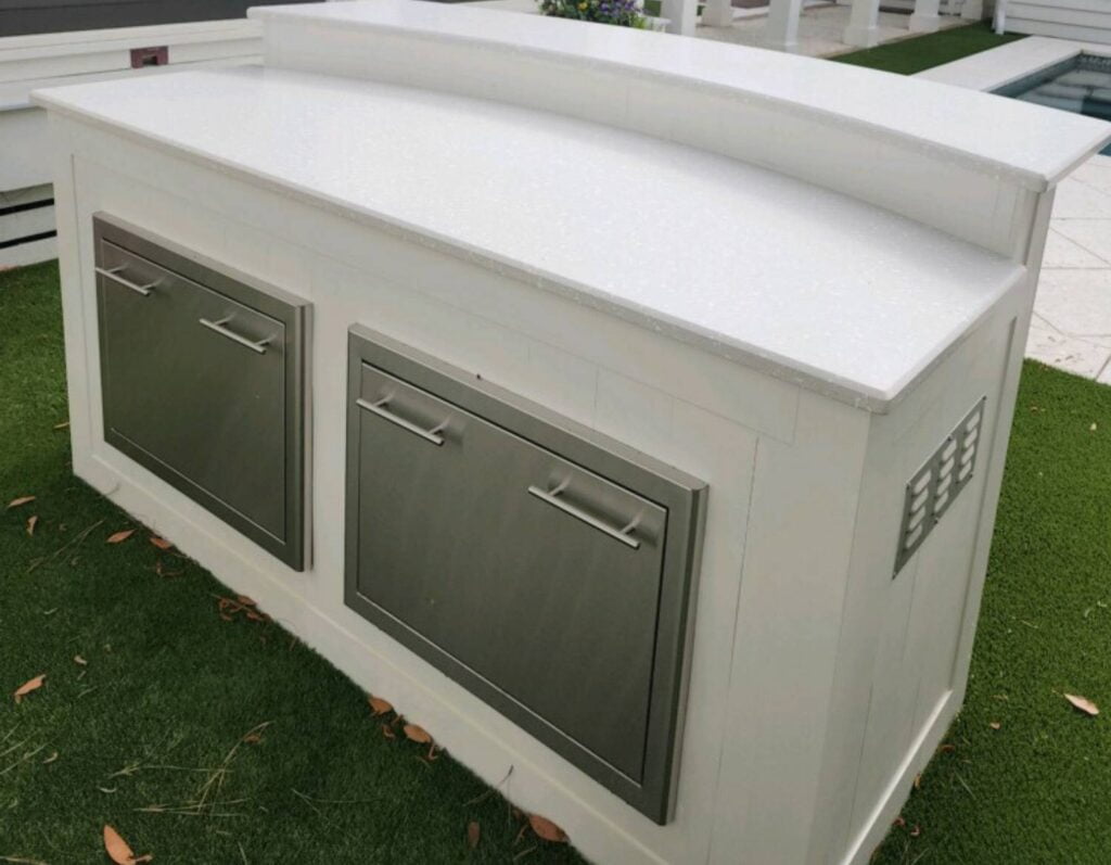 A custom two-tier poolside dry bar – Crafting the perfect outdoor entertaining space